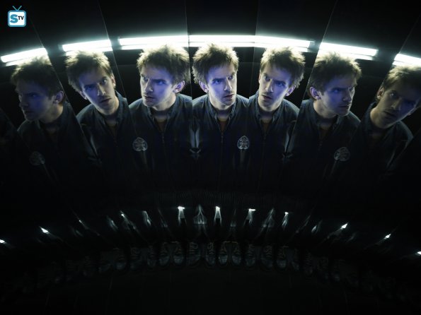 legion-season-2-premieres-april-3-2018-on-fx-photo-credit-matthias-clamer-fx_595_Mini Logo TV white - Gallery