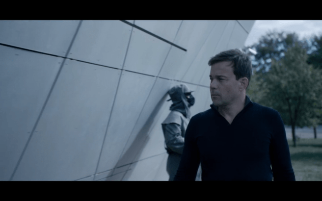 The Rain S1EP2 Sten Outside Apollon