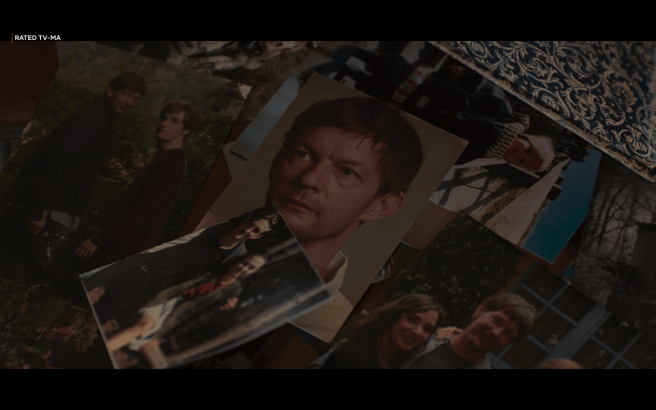 Dark S2Ep5 Hannah's Pile of Photos