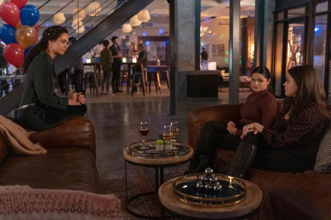 210_charmed_photo02_full