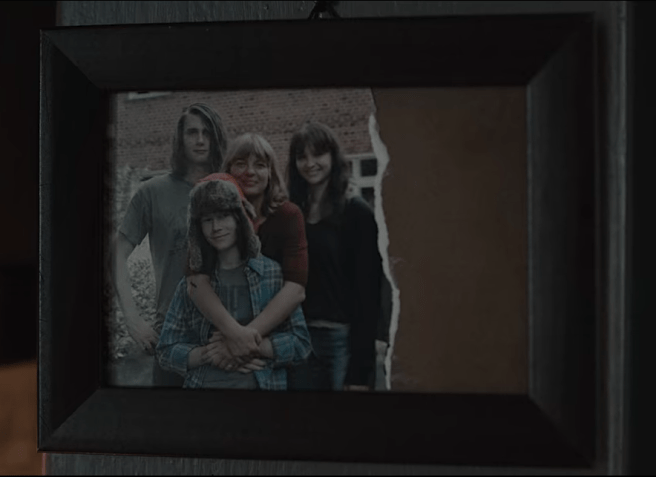 Dark S3Ep1 Katherina &amp; Kids Family Photo