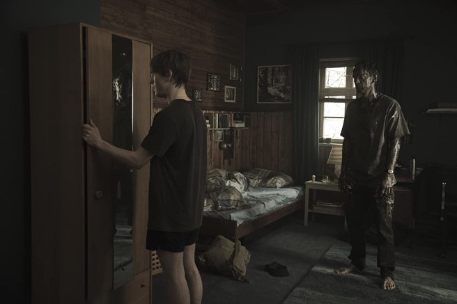 mv5bmtyxmda4ntcxnv5bml5banbnxkftztgwntazntqxndm40._v1_sy1000_cr0014991000_al_