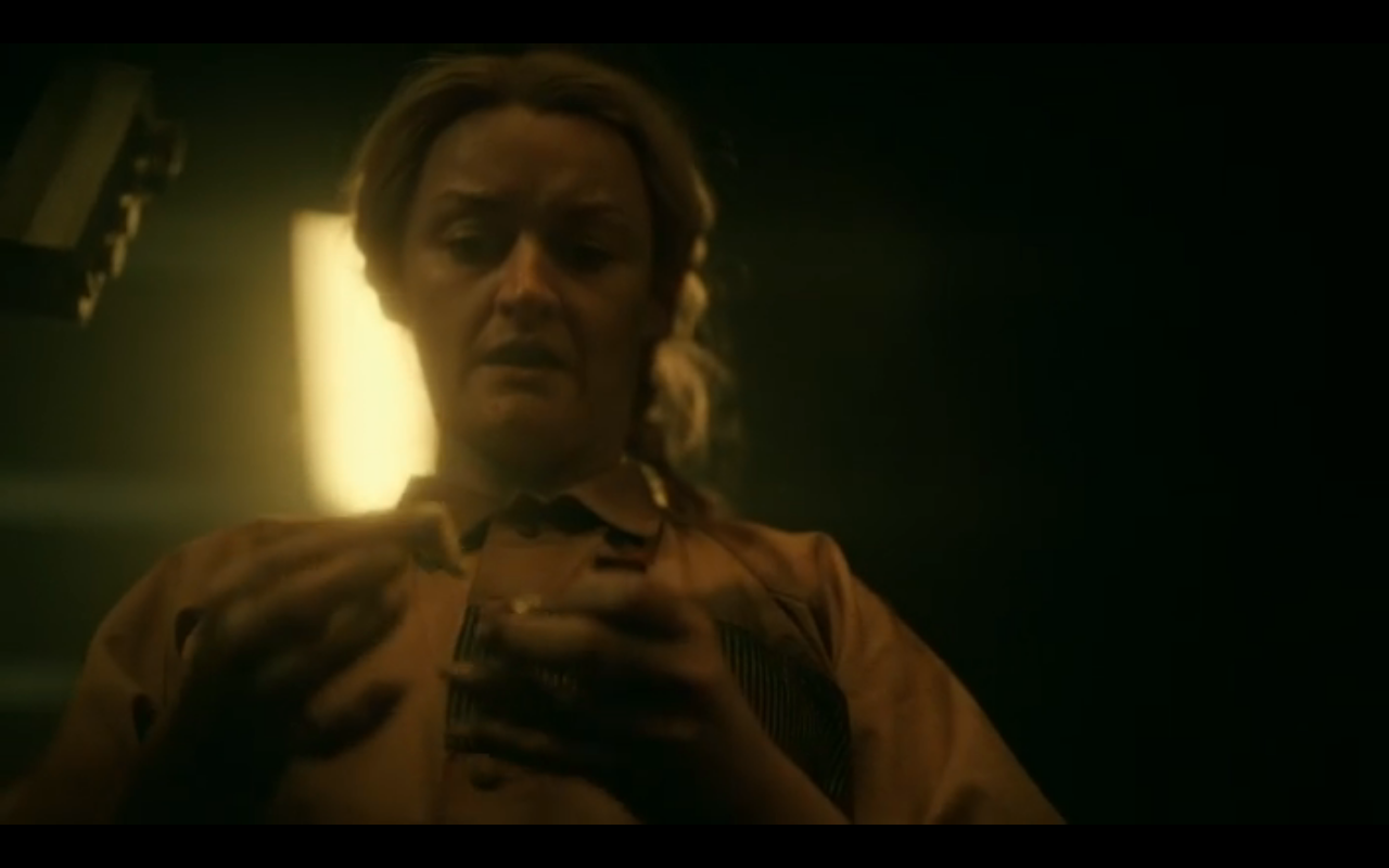 Snowpiercer S2Ep9 Ruth Opens Lipstick