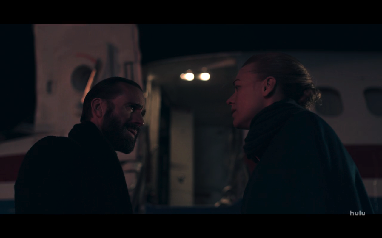 Handmaids Tale S3Ep5 Fred & Serena Outside Plane