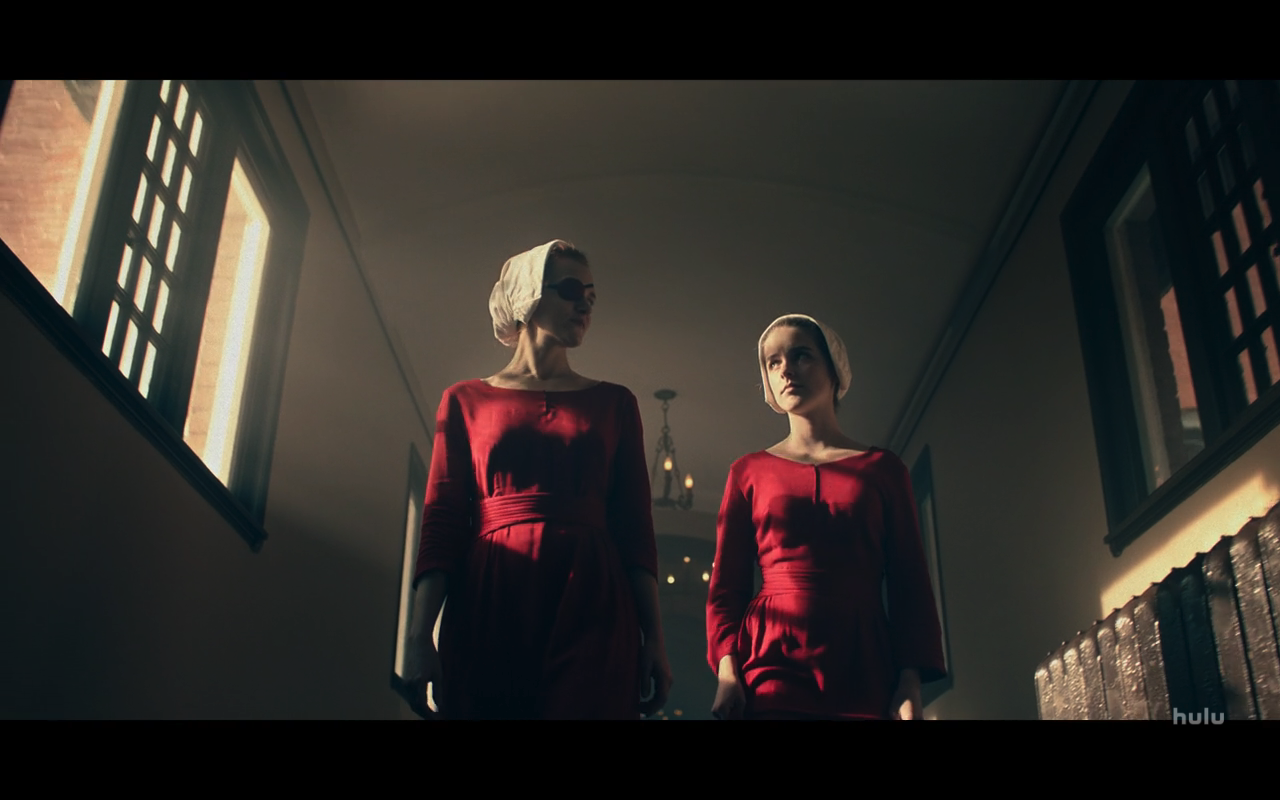 Handmaids Tale S4Ep9 Janine &amp; Esther in Hallway