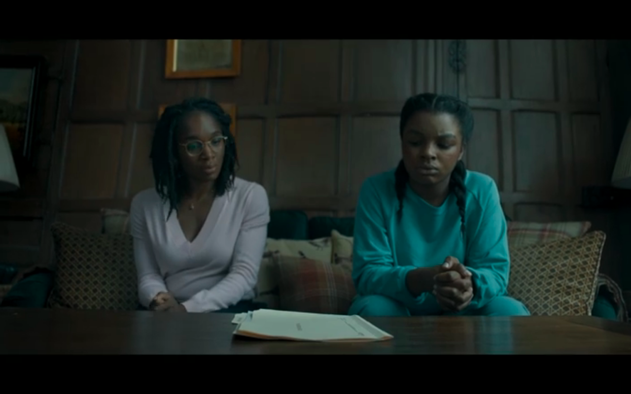 Hanna S2Ep3 Terri & Clara Look at File