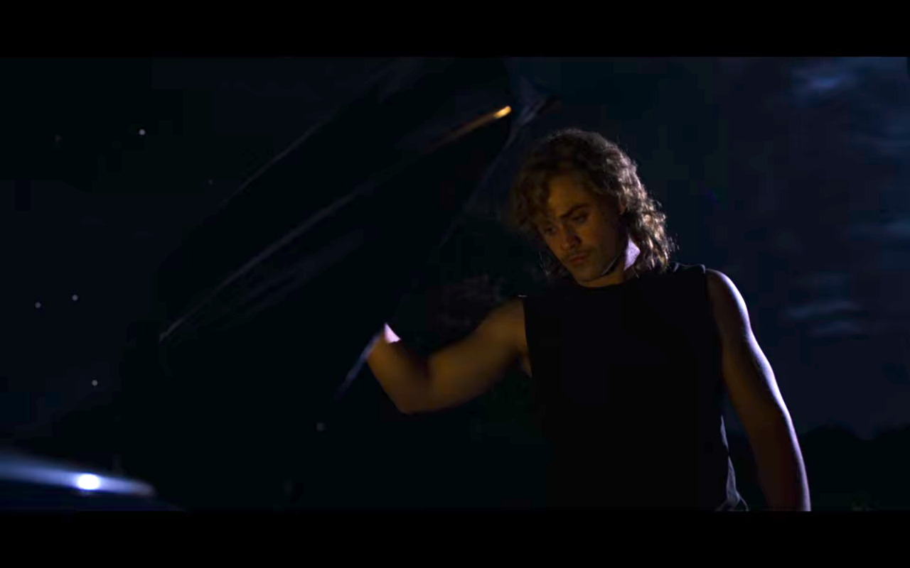 Stranger Things S3Ep2 Billy Looks in Trunk