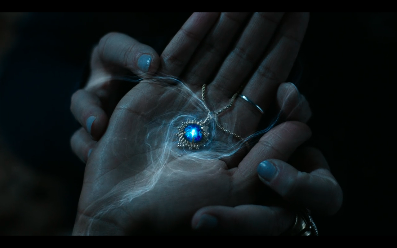 Wheel of Time S1Ep2 Moiraine's Necklace with Power