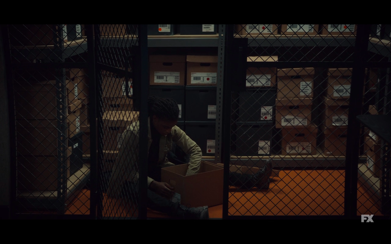 Y The Last Man S1Ep2 355 Opens Box