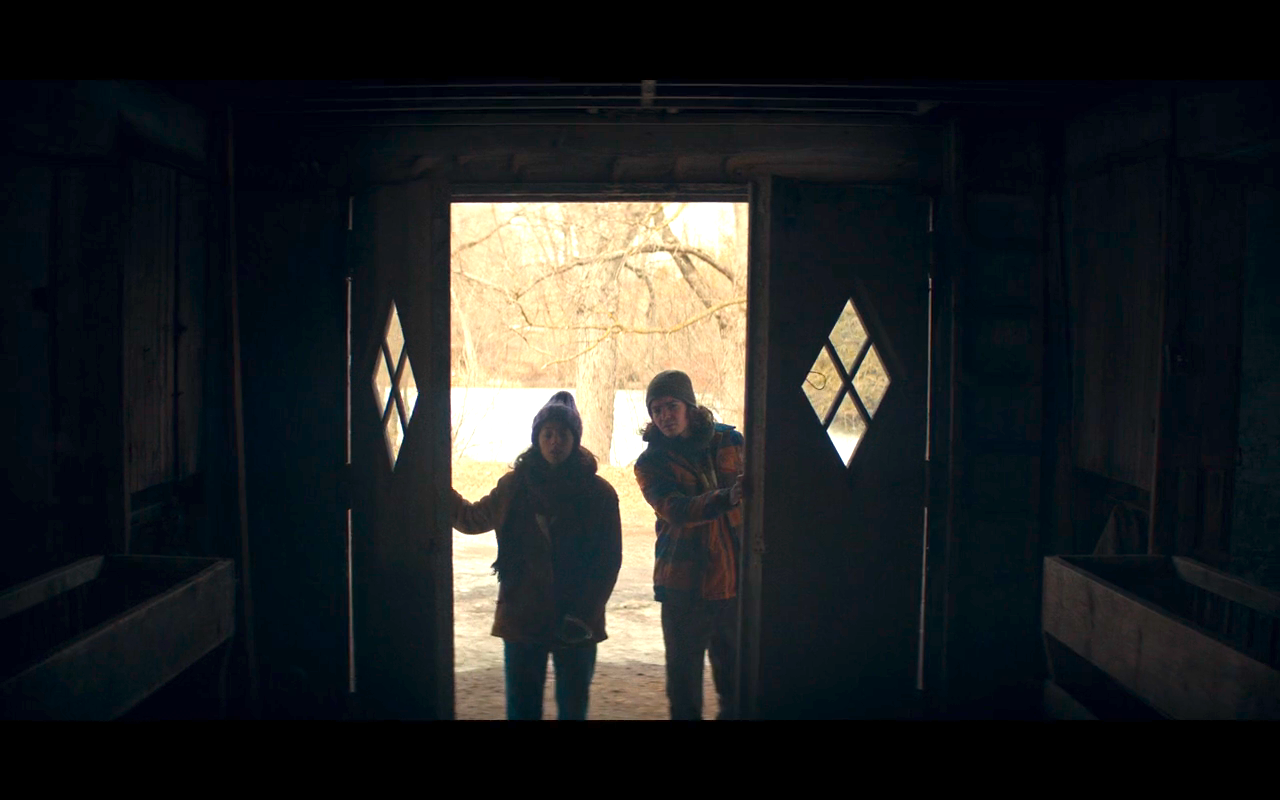 Y The Last Man S1Ep4 Hero &amp; Sam in Barn Doorway