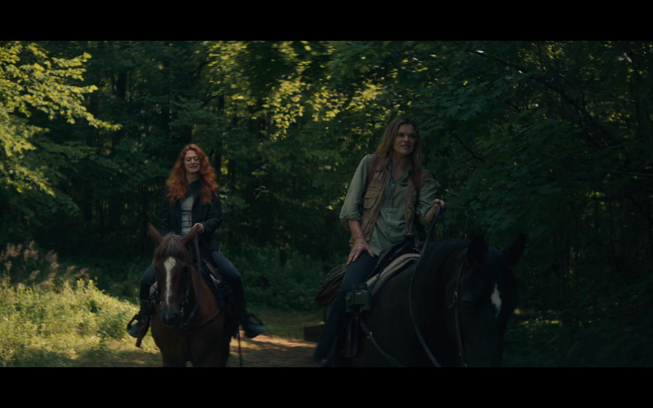 YTheLastMan S1Ep10 Nora & Roxanne on Horseback