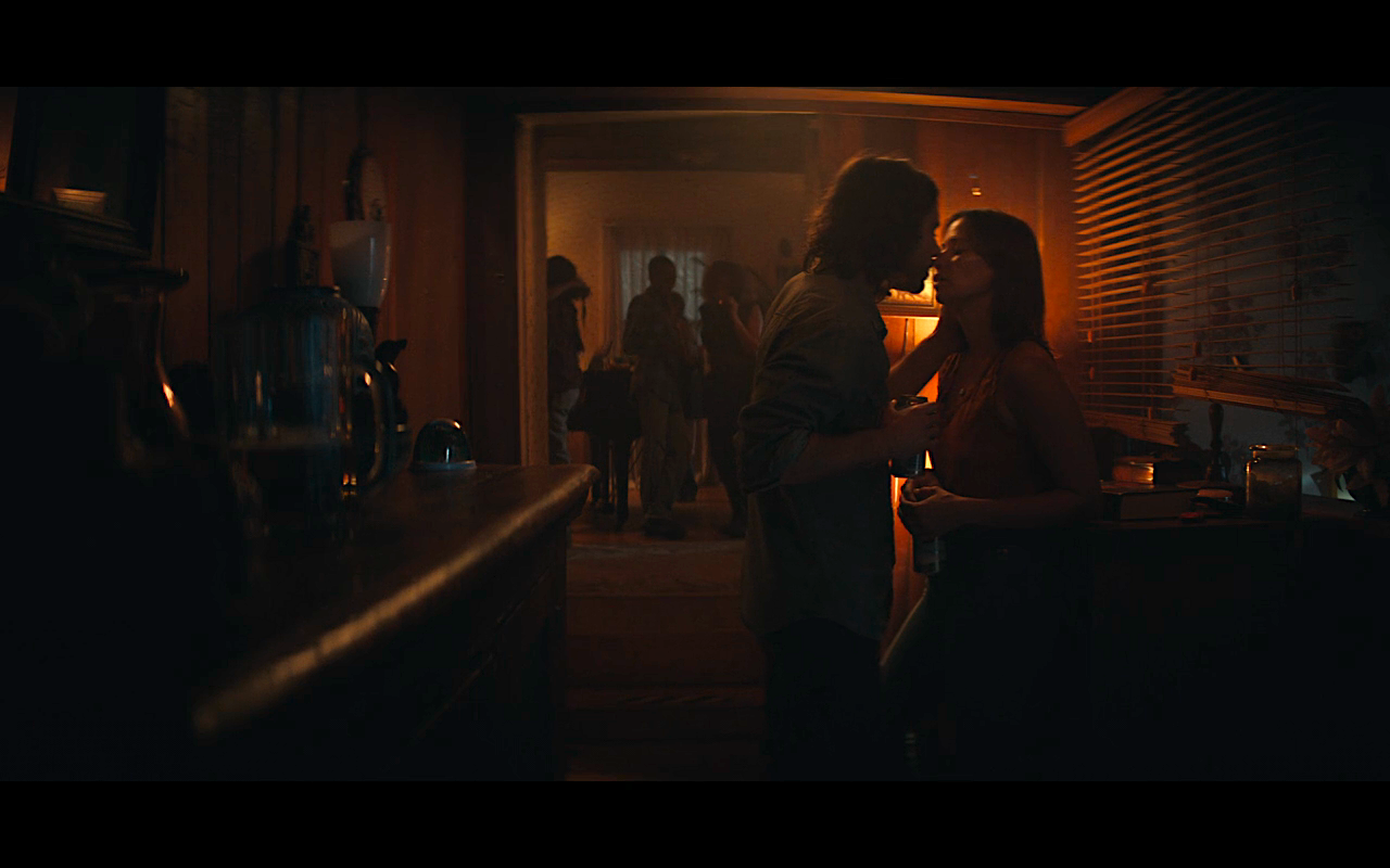 YTheLastMan S1Ep10 Yorick & Sonia at Party